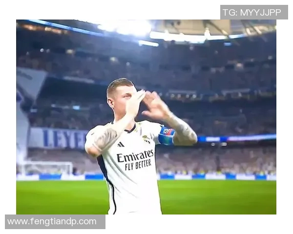 足球球星风采展现与独特魅力解析 打破场上与场外的无限可能